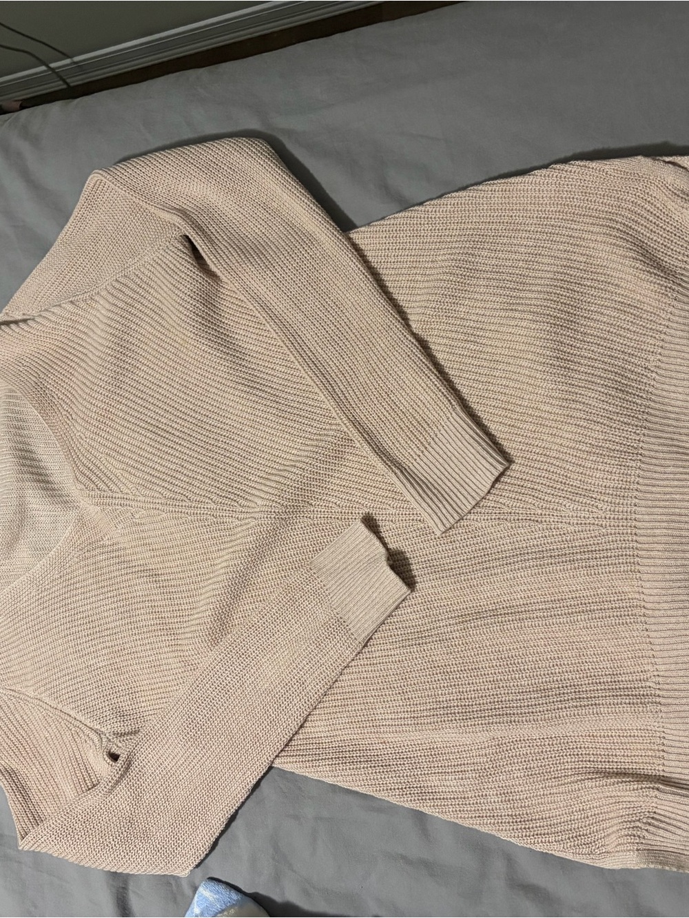 Old Navy Women's Light Beige V-Neck Ribbed Sweater